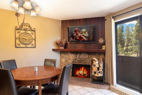 Peak 9 Apartment | Beaver Run Resort by Daniel