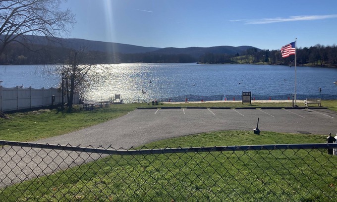 Beaverdam Lake-Salisbury Mills Villa | Beaverdam Lake Ranch Near West Point, In New Windsor NY