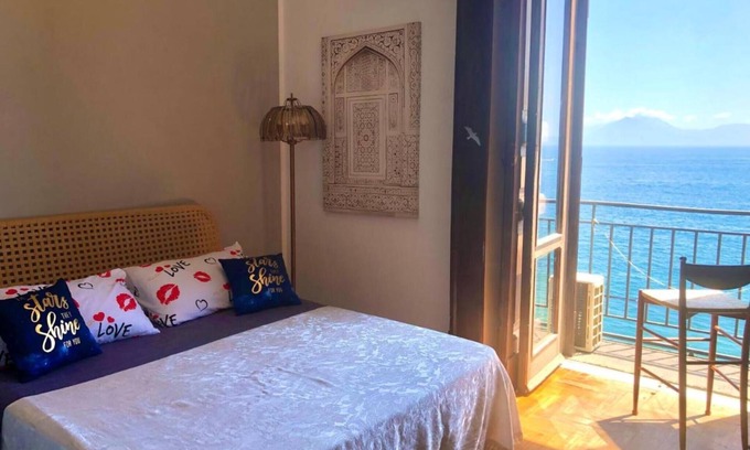 Posillipo Bed & Breakfast | Bed and Breakfast 'Vista Mare' with Sea View, Wi-Fi and Air Conditioning