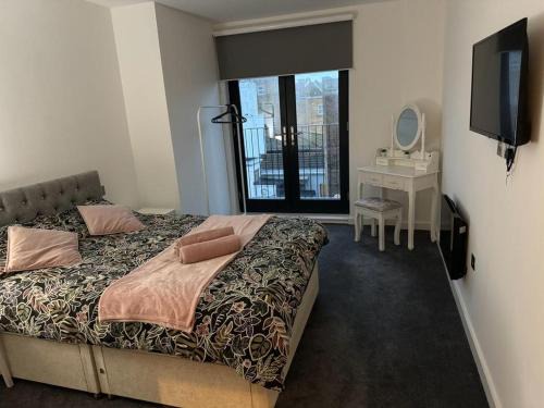 Ramsgate Apartment | Bedroom 2 in Elegant 3 Bed Flat in Ramsgate