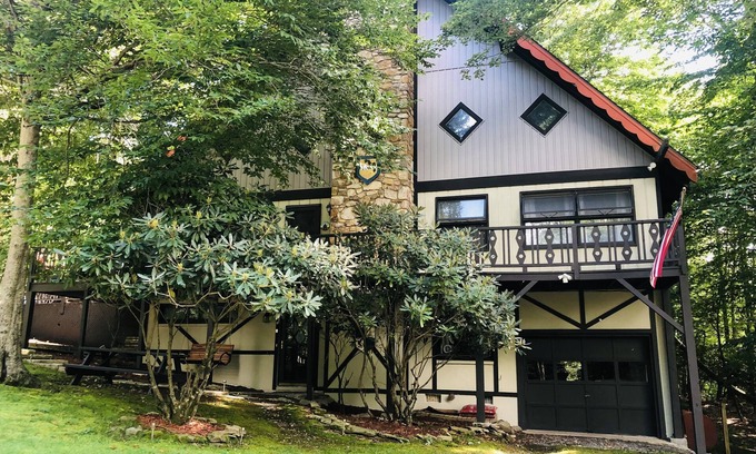 Charter Hills House | Beech Gem PRIVATE GUEST SUITE nestled on Beech