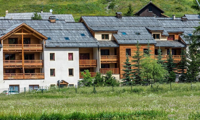 Abries Condo | Bel Appartement dans les Montagnes avec Sauna