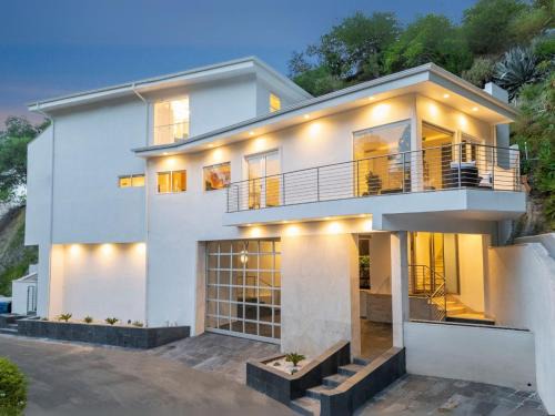 Hollywoodland Apartment | Belden View