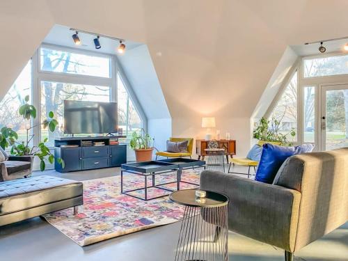 Normal House | Bell Circle Eccentric Geodesic Dome-Home