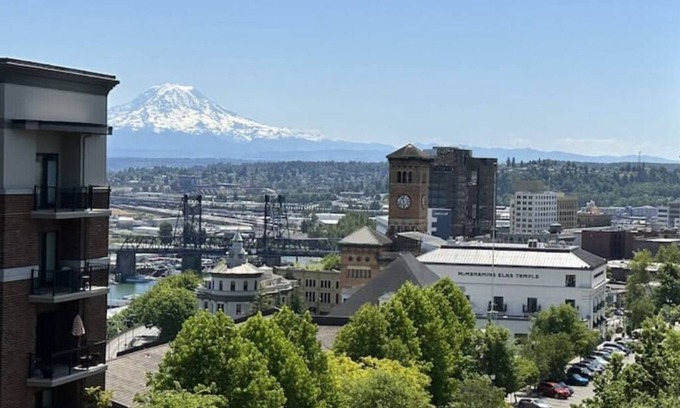 New Tacoma Apartment | Bella on the Bay Apt Near Medical Centers