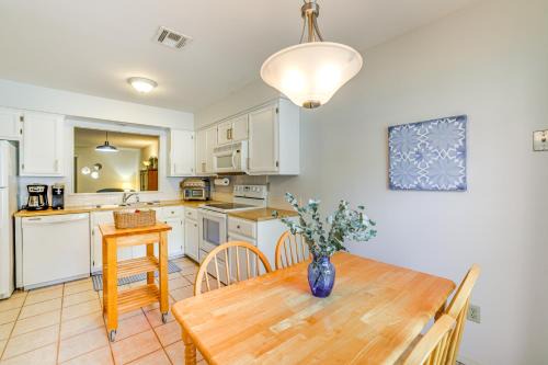 Bella Vista House | Bella Vista Townhome with Deck Near Back 40 Trail!