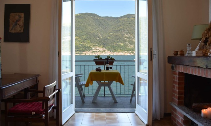 Lezzeno Apartment | Bellagio Villas - La Traviata directly on the lake