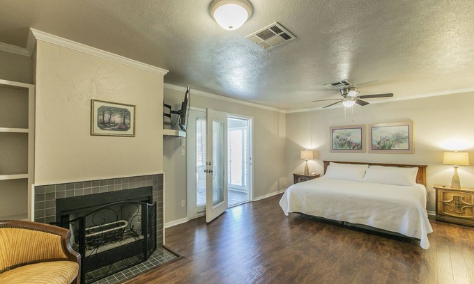 Belton House | Belle of Belton-Spacious/Central Location/Pool/Hot Tub/Game Room w/Pool Table