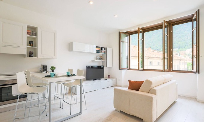 Como City Centre Apartment | Bellini Suite