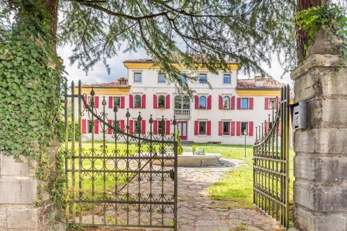 Belluno Apartment | Belluno Timeless Charm - Stunning Aparment in Villa