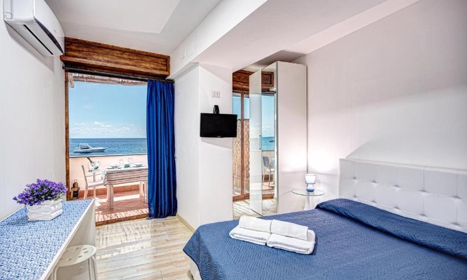 Marina del Cantone Apartment | Belmare Residence on the beach