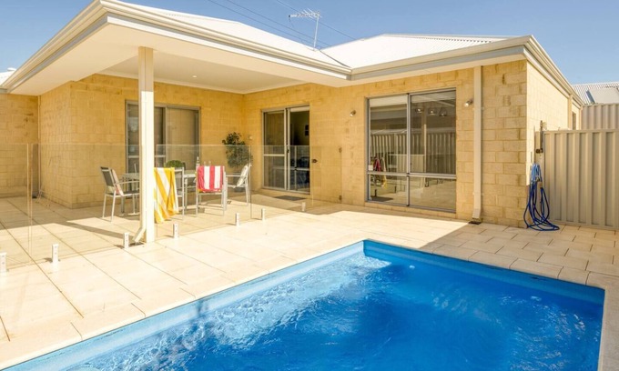 Belmont House | Belmont Beauty Relaxing Poolside Stay for Families
