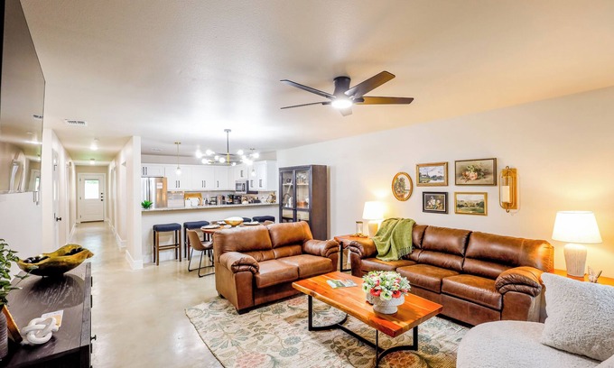 Belton House | Belton 3BR Near UMHB & Expo Pets Fenced Yard