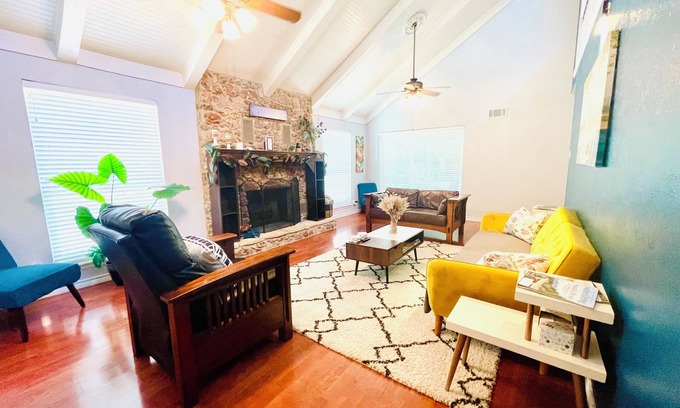 Belton House | Belton Lake House Gem!π3 min. to lakefront, fire pit, rec rm, no cleaning fee!
