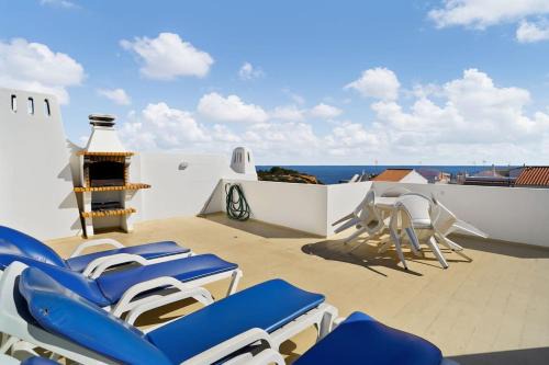 Lagoa e Carvoeiro Apartment | Benagil sea-view apartment Neptuno 4