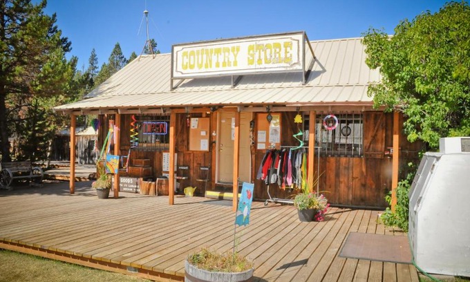 Three Rivers Resort | Bend-Sunriver Camping Resort 24 ft. Yurt 9