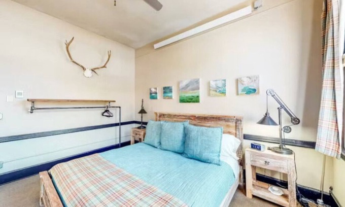 Silverton Hotel | Benson Lodge Room - 1
