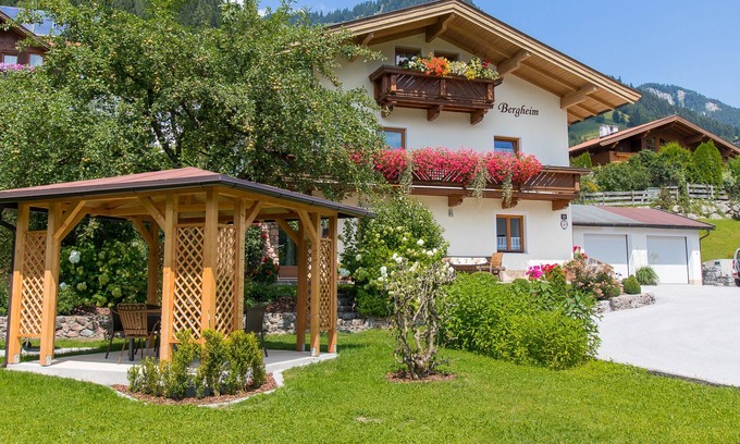 Walchsee Apartment | Bergheim comfort holiday apartment "Wintergarten"