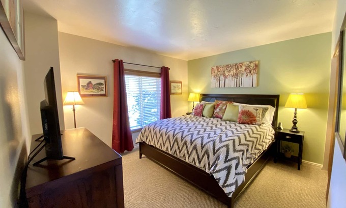 Downtown Park City Condo | BEST LOCATION Main St Town Lift Family Friendly Sleeps 6-8 Heated Pool & Hot Tub