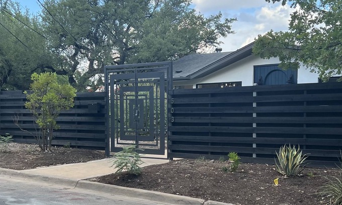 South River City House | BEST LOCATION to Best of Austin! Downtown, SoCo, Lake Austin. Cocktail Pool.