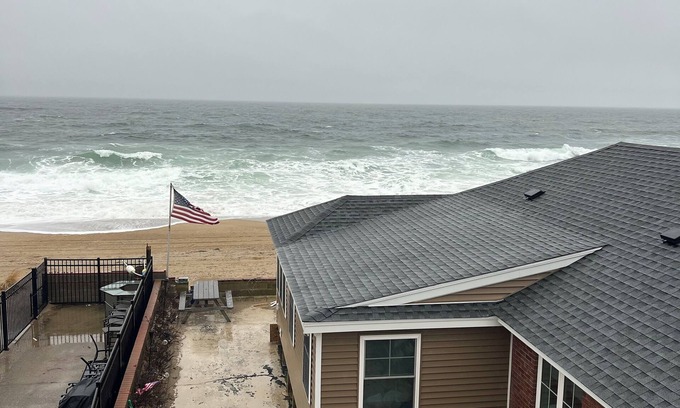 Salisbury Resort | Best of the beach. Penthouse , what a view. 1-bedroom , AC in charming Salisbury