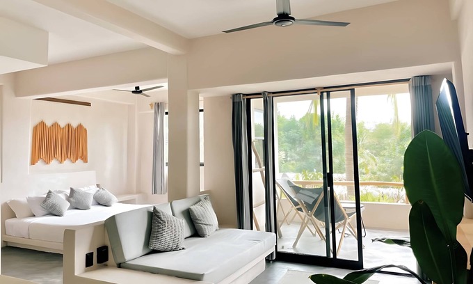 Santa Maria Apartment | Best View Loft|Ocean Views|Queen|Daily Clean|AC