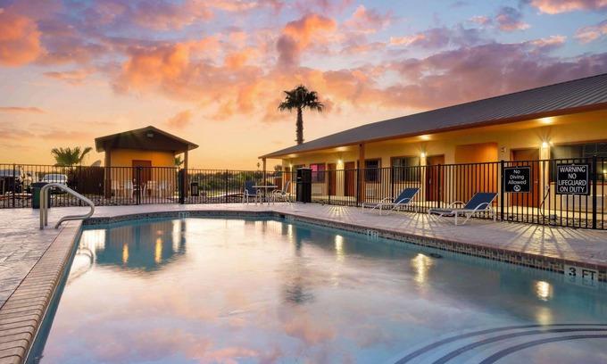 Realitos Hotel | Best Western Hebbronville Inn