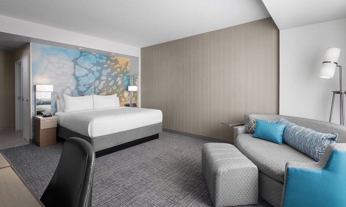 Clearwater Beach Hotel | Better Choice for your Vacation! Rooftop Bar, Onsite Restaurant, Near Beach Walk