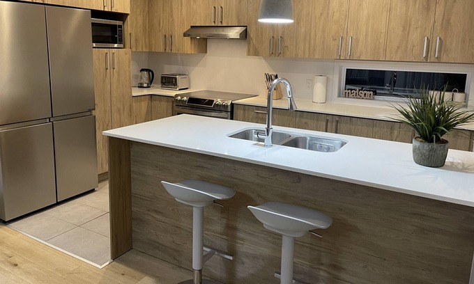Laval Apartment | Big 5 bedroom condo in Laval