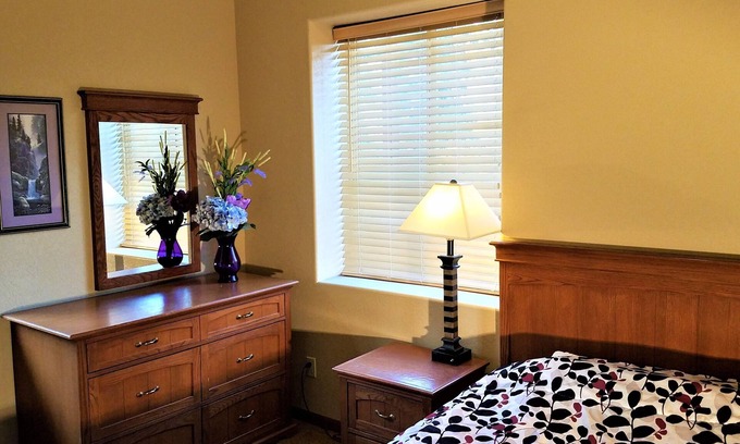 Dillon House | Big Beautiful Clean Comfortable Loaded! 4 Bedroom