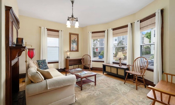 Munjoy Hill Apartment | BIG First floor 3 bedroom in the East End, close to ocean, parks, and downtown.
