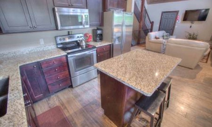 Deadwood Cabin | Big Sky, Garage Access, Hot tub, Wifi, Fully Paved Roads in New Development