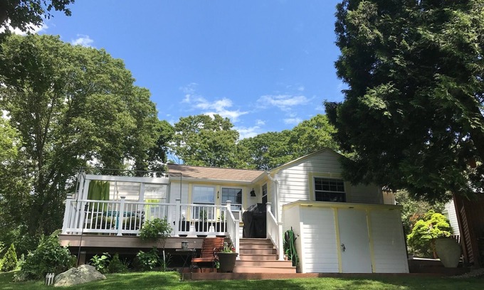 Westerly Cottage | Big Style in tiny house - 2 miles to the Beach
