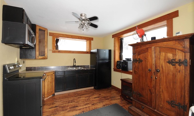 Kamas Cabin | BIG TINI CABIN for Rent Long Term Preferred