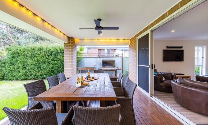 Nelson Bay House | Big Wave At Shoal Bay 8 Achilles St large home with ducted air con Wi Fi and Linen