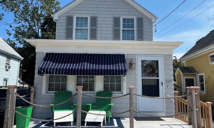 Barrington House | Bikes, Bays & Breezes