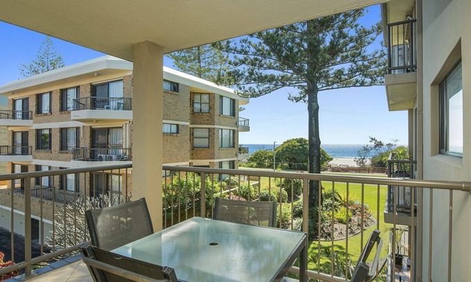 Bilinga Apartment | BILINGA GARDENS, UNIT 7 - Simple unit right on Bilinga Beachfront