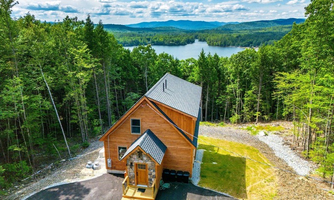 Bryant Pond Cabin | Birch Mountain Cabin| EV Charger-Slps12! HotTub!