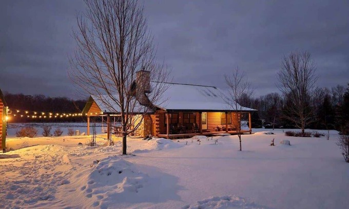 Beulah House | Bison Acres Close to Crystal Mt with Hot Tub