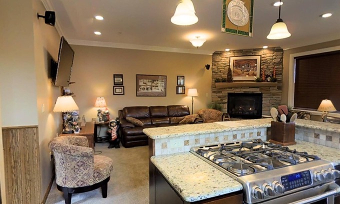 Snowshoe House | Black Bear Crossing #35 - PET FRIENDLY! SKI IN/SKI OUT! Steps to Black Bear and Powder Ridge by RedAwning