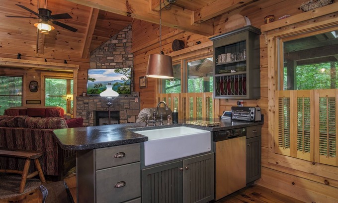 Penrose Cabin | Black Bear Lodge near Dupont State Forest