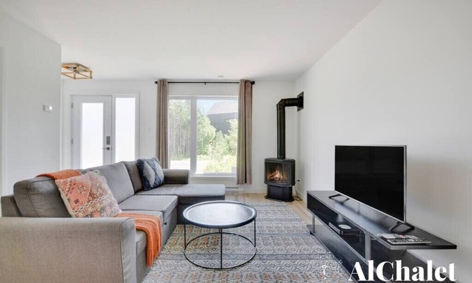 Pont-Rouge Ski Chalet | Black Cactus - Cozy and Modern - Spa & Sauna