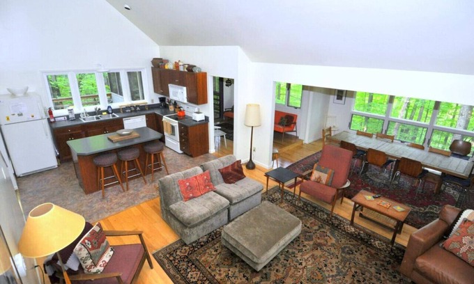 Berkeley Springs House | Black Forest - wifi, pets, grill, screen porch, fireplace, pool access, hiking