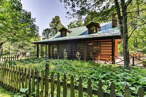 Black Mountain House | Black Mountain Cabin with Screened Porch and Views!