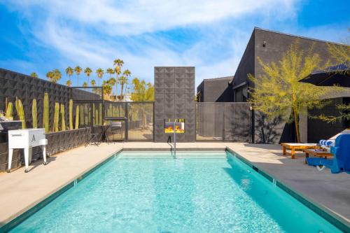Downtown Palm Springs Apartment | Blackhaus C: 4 Bedroom Suite by AvantStay 4-Room Retreat
