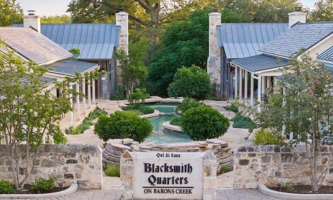 Fredericksburg Villa | Blacksmith Quarters on Barons Creek