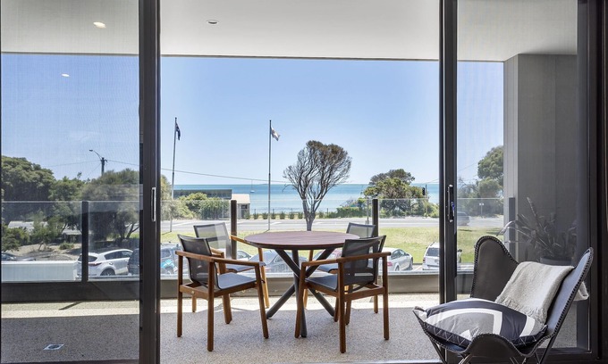 Blairgowrie Apartment | Blairgowrie Apartment 1 - Newly renovated apartment across the road from Blairgowrie Foreshore.