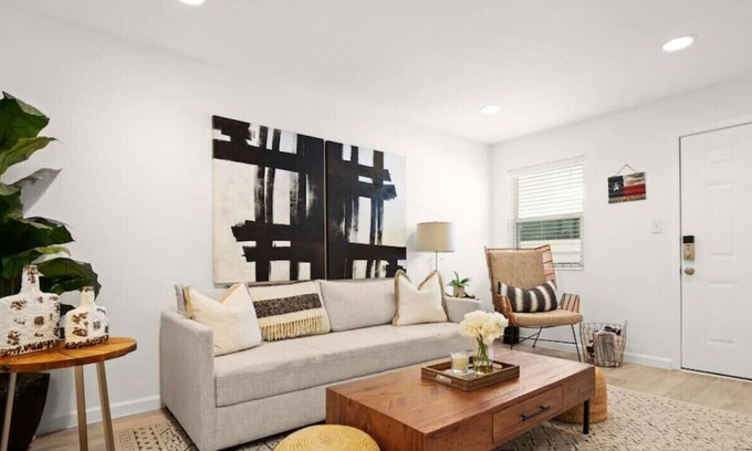 Clarksville Apartment | Blanco #301 xxxxxxxx