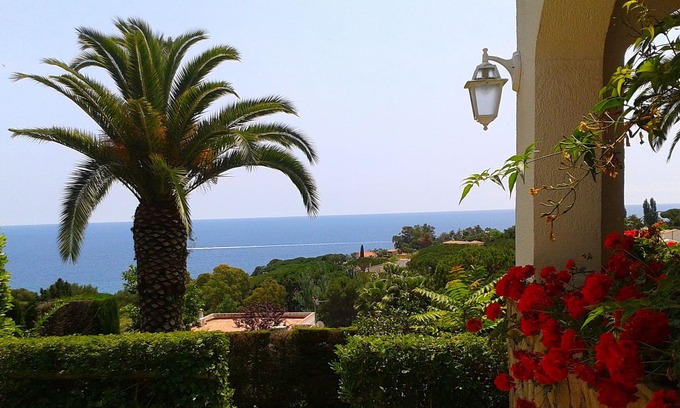 Blanes Ski Chalet | Blanes: House / Villa - BlanesHouse with garden