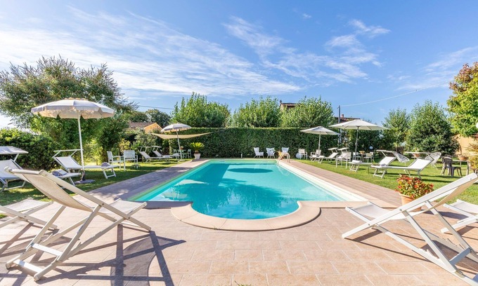 Lucca Apartment | "Bleu" apartment with swimming pool, Villa Gabriella